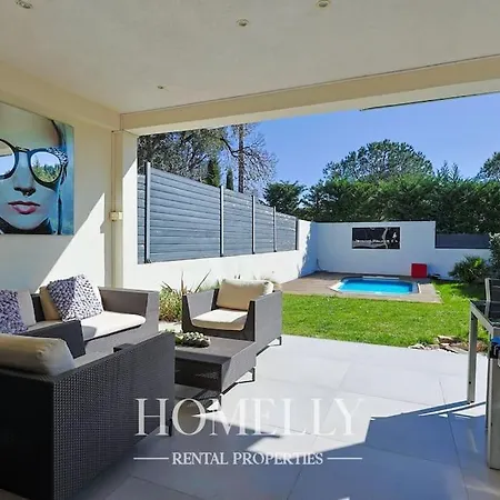 Elegante Avec Piscine A - Chrystal